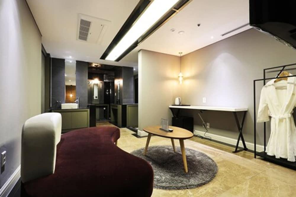 Hotel Elle 2*