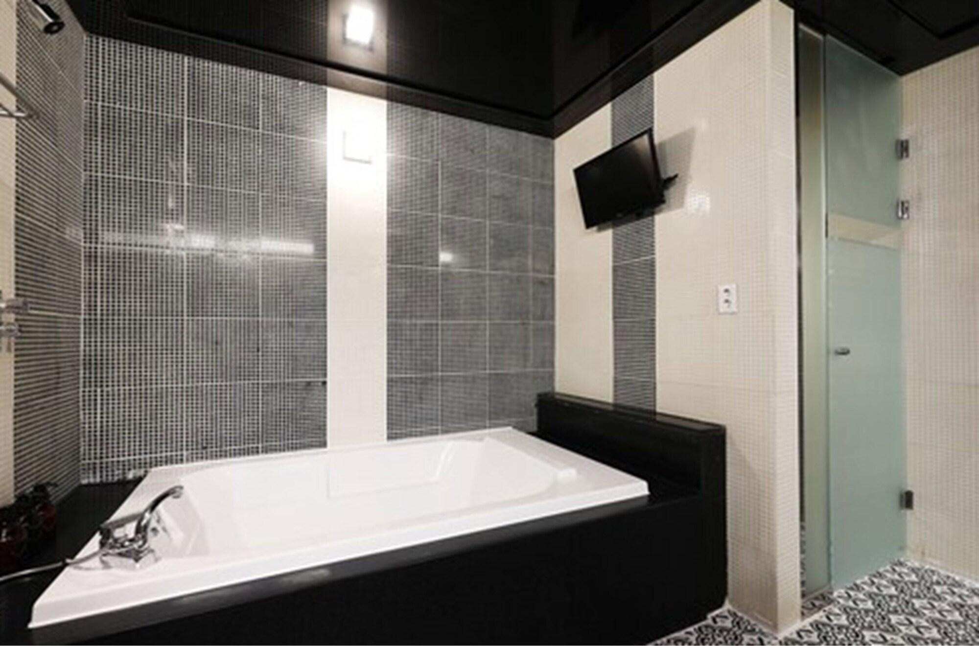 Elle Hotel 2*